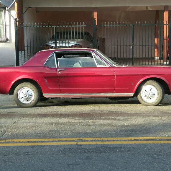 A mustang's beautiful Ford 15000 - Picture 2 of 2